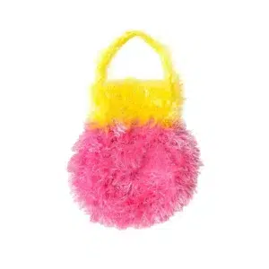 لیف نوزاد رنگ زرد و صورتی با پس زمینه سفید