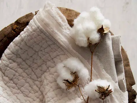 لباس-پنبه-برای-پوست-نوزاد-بهتز-است